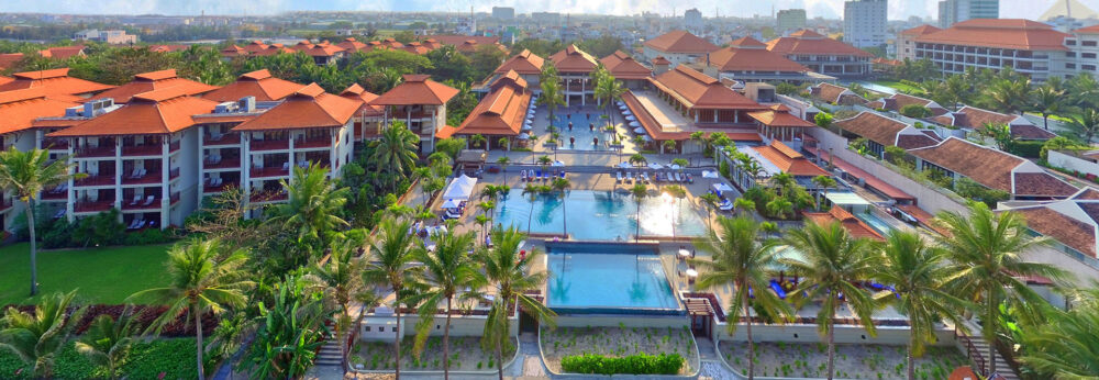 Vietnam_Danang_Furama_Resort_Exterior-Courtyard-Ocean-Pool